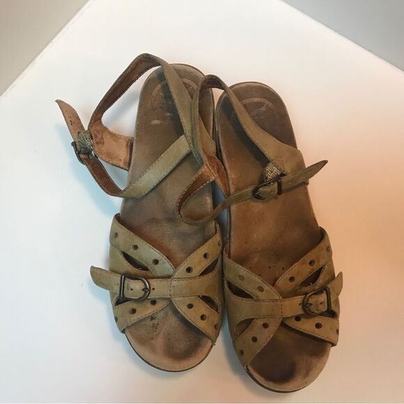 Dansko Sissy Strappy Clog Heeled Sandals in Tan Leather (38) - Picture 3 of 11
